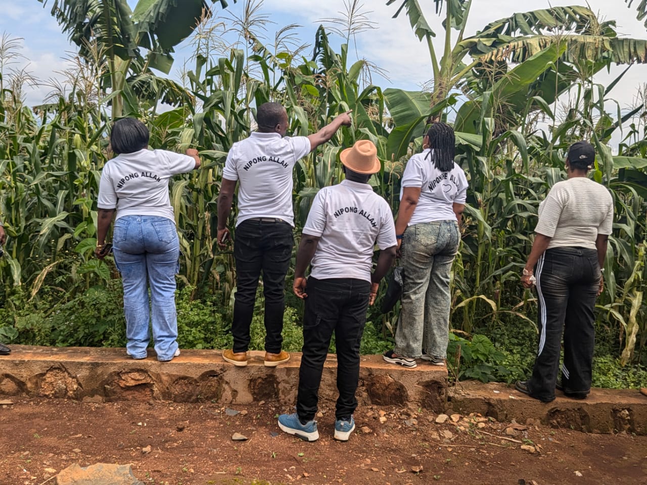 Group of members posing at the corn farm
